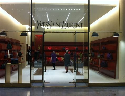 esistono outlet di yves saint laurent|yves saint laurent.